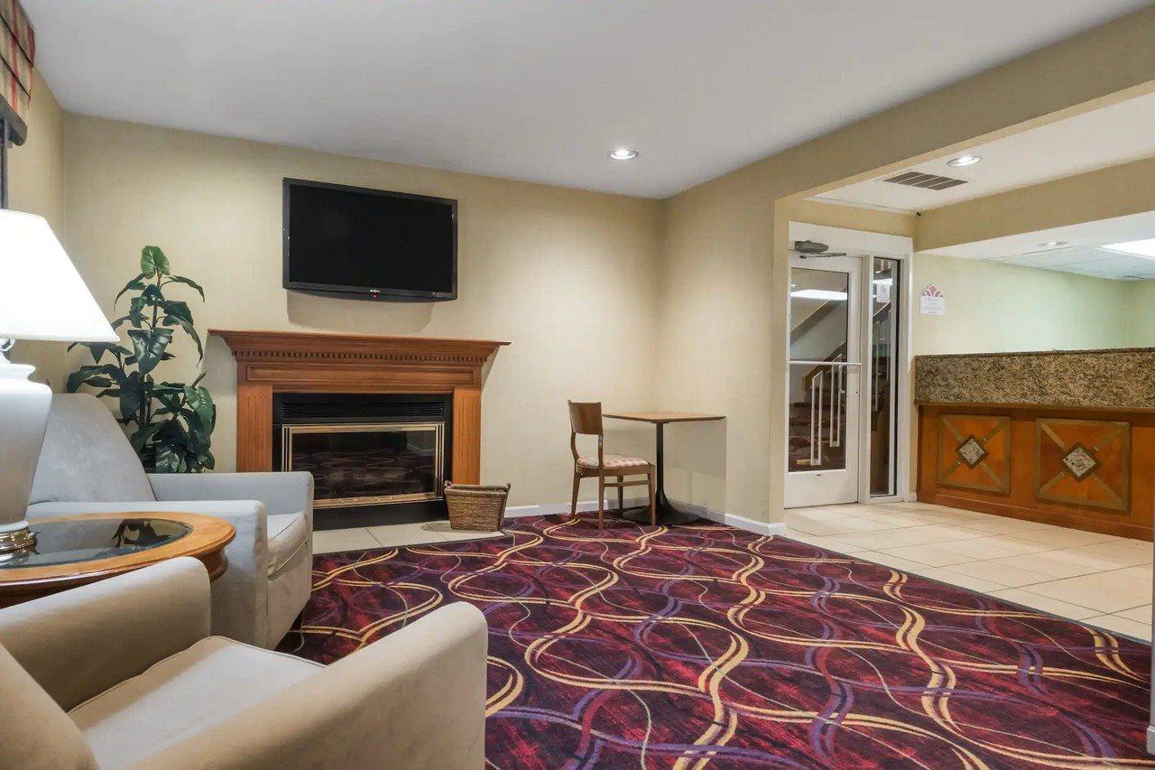 Hawthorn Suites Dayton South Майамисберг Экстерьер фото