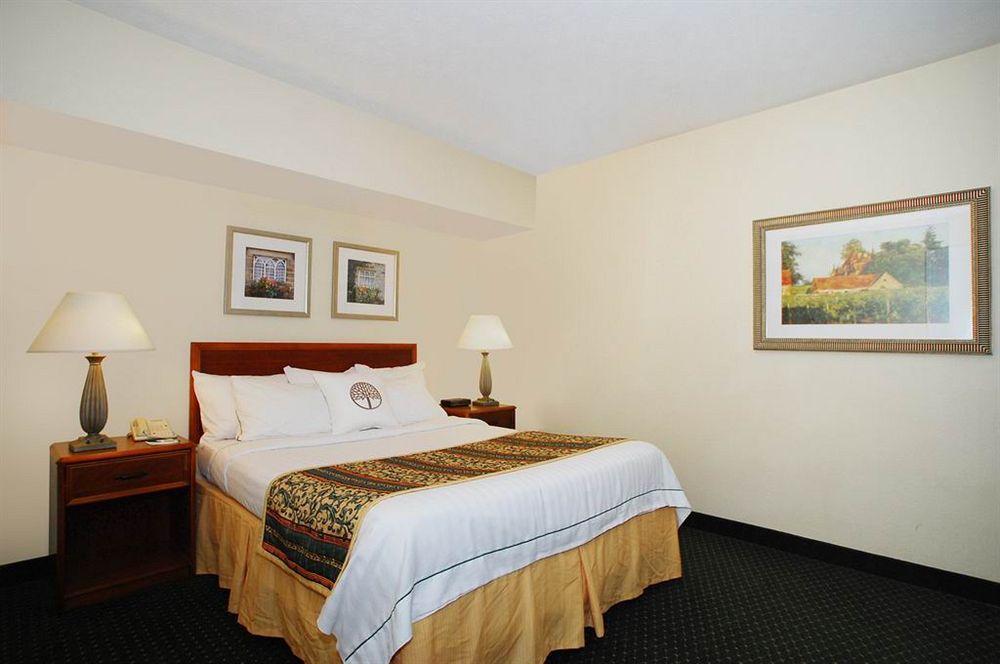 Hawthorn Suites Dayton South Майамисберг Экстерьер фото