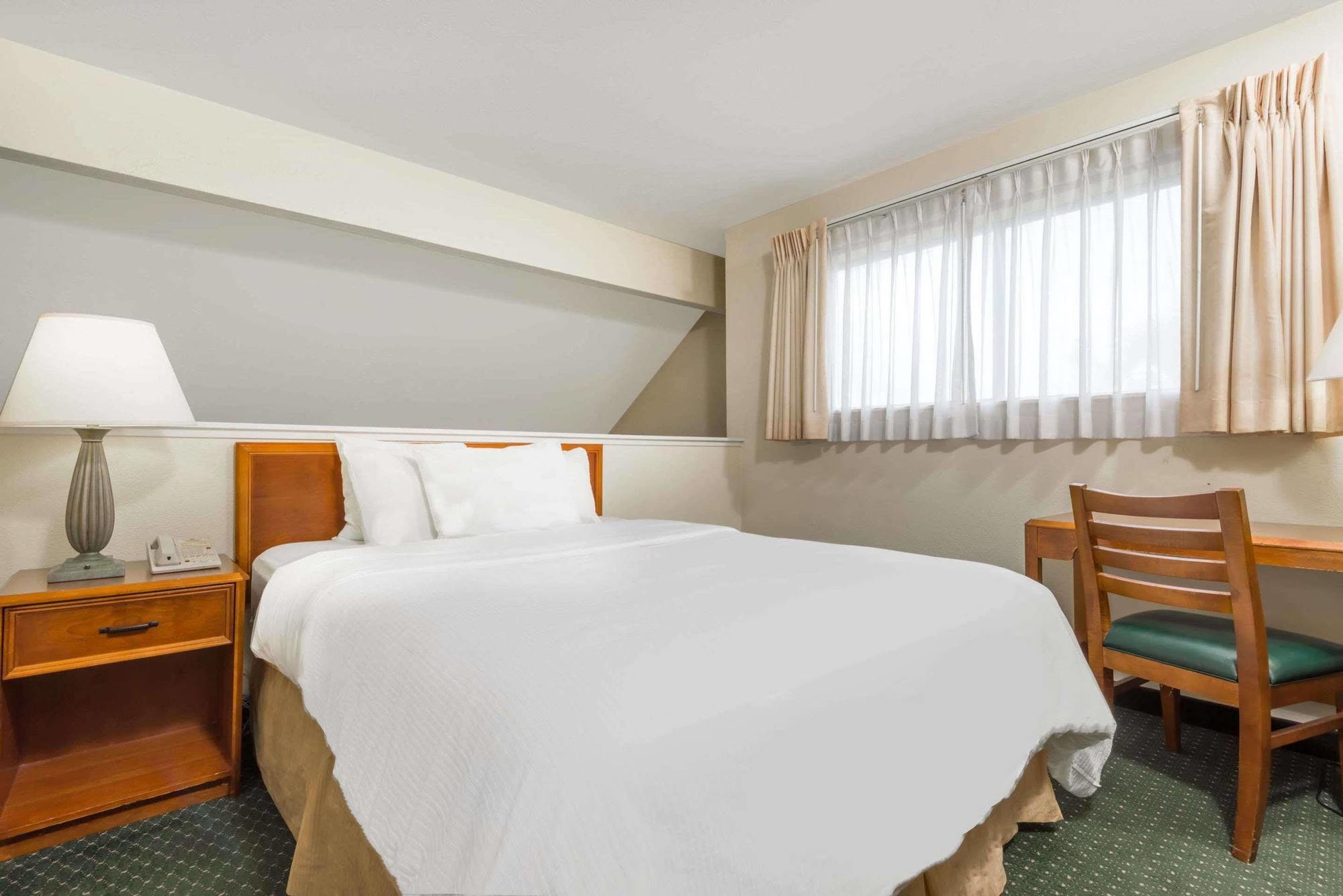 Hawthorn Suites Dayton South Майамисберг Экстерьер фото
